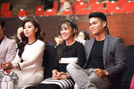 Le Phuong tay trong tay nguoi yeu, tu choi tra loi tin don mang thai - Anh 5