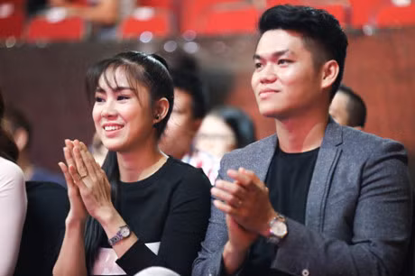 Le Phuong tay trong tay nguoi yeu, tu choi tra loi tin don mang thai - Anh 6