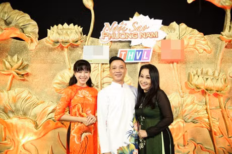 Le Phuong tay trong tay nguoi yeu, tu choi tra loi tin don mang thai - Anh 12
