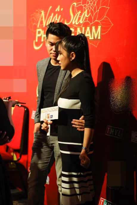 Le Phuong tay trong tay nguoi yeu, tu choi tra loi tin don mang thai - Anh 8