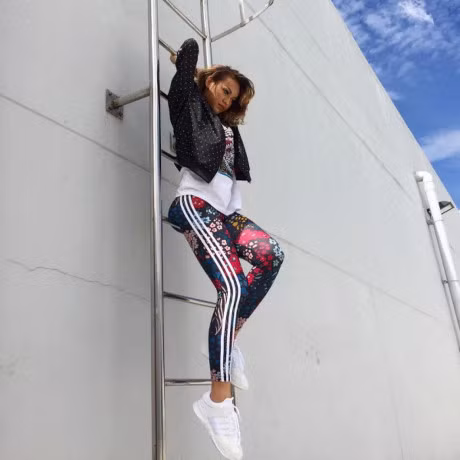 6 cach phoi do giup ban luon dep khi dien giay sneaker co cao - Anh 12