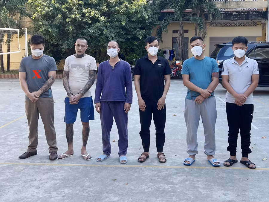 Đối tượng Trịnh Xuân Anh (đánh dấu X) và các đối tượng trong ổ nhóm tín dụng đen bị bắt giữ.