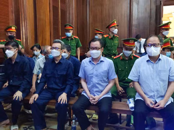 Các bị cáo tại phiên toà xét xử. Ảnh: Văn Minh.