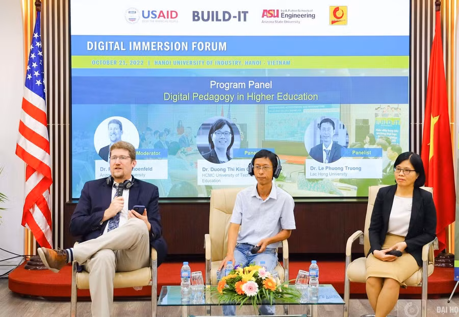 Phiên thảo luận với chủ đề: Tương lai của Giáo dục kỹ thuật số trong giáo dục đại học Việt Nam. Phiên thảo luận với chủ đề: Tương lai của Giáo dục kỹ thuật số trong giáo dục đại học Việt Nam.