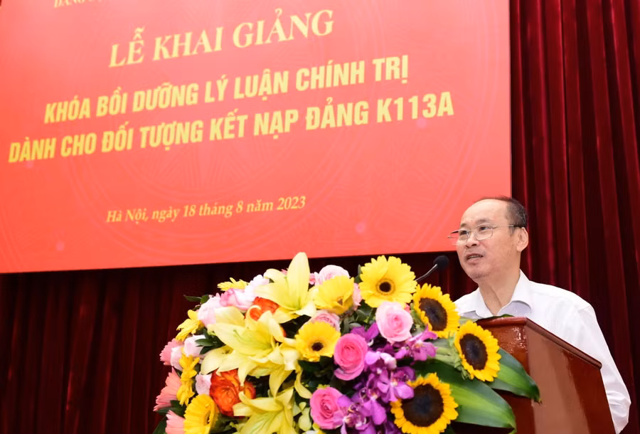 GS.TS Đỗ Việt Hùng - Bí thư Đảng ủy, Chủ tịch Hội đồng Trường ĐH Sư phạm Hà Nội phát biểu tại buổi khai mạc.