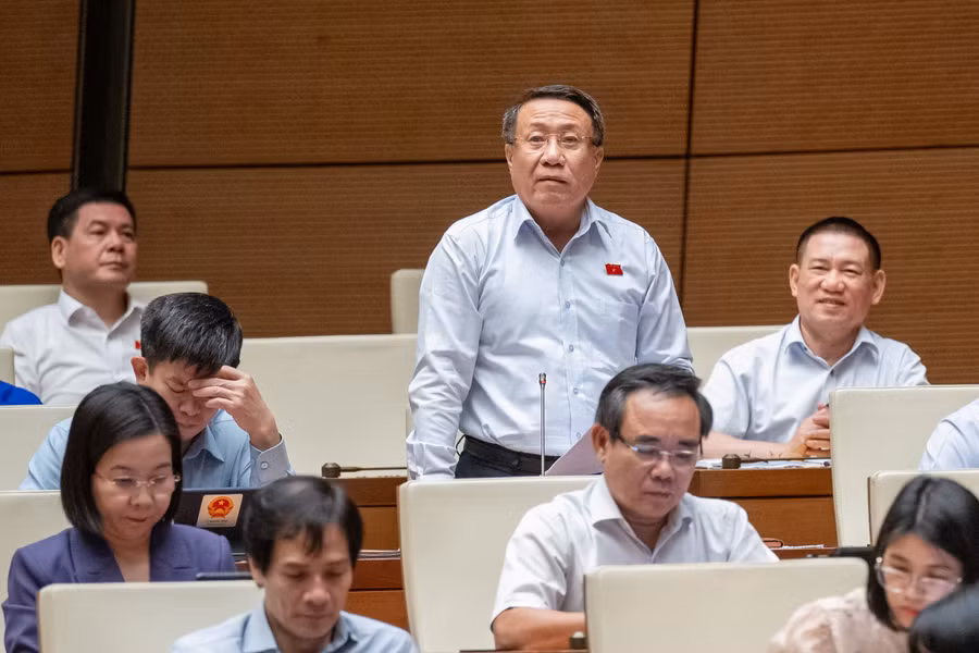 Đại biểu Hà Sỹ Đồng - Đoàn ĐBQH tỉnh Quảng Trị: Đề nghị giảm thuế VAT cho tất cả các mặt hàng từ 10% xuống 8%.