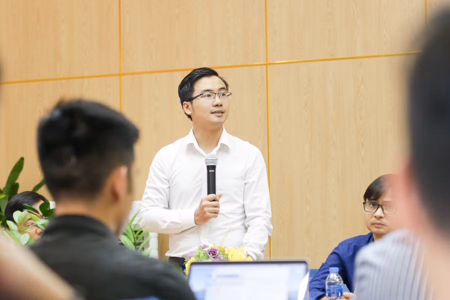Thạc sĩ Nguyễn Nhất Linh - Bí thư Đoàn trường Thạc sĩ Nguyễn Nhất Linh - Bí thư Đoàn trường