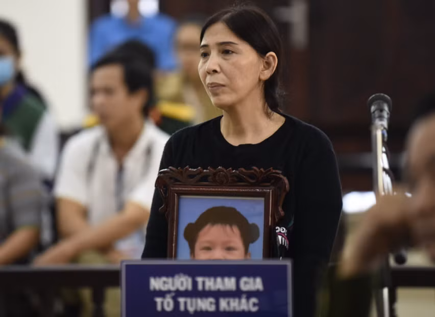 Bà Vũ Thị Dự đã có đơn xin giảm nhẹ hình phạt cho con gái và con rể trong vụ án bạo hành dã man con gái 3 tuổi đến chết