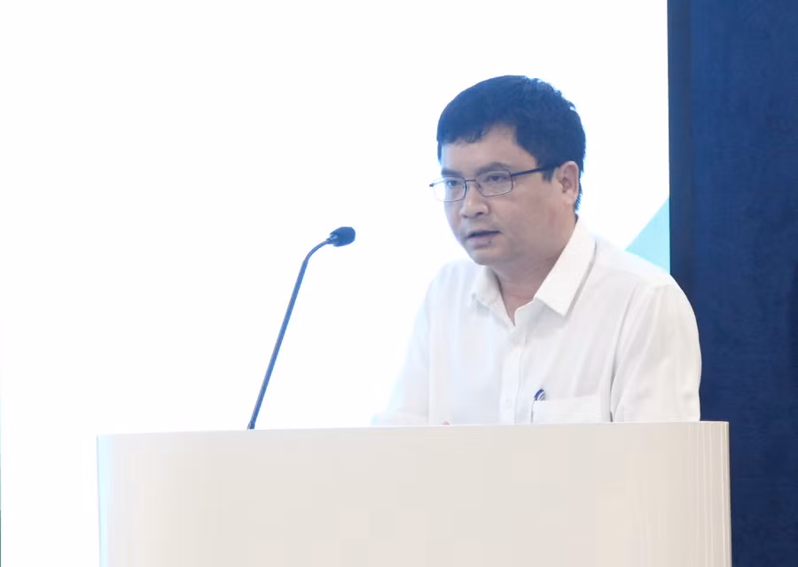 PGS.TS Đặng Hoài Bắc – Giám đốc Học viện Công nghệ Bưu chính viễn thông chia sẻ tại hội thảo. PGS.TS Đặng Hoài Bắc – Giám đốc Học viện Công nghệ Bưu chính viễn thông chia sẻ tại hội thảo.