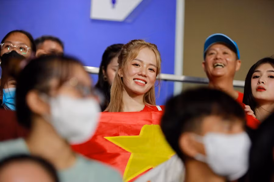 Hot tiktok Mèo Sao Hỏa cùng nhóm bạn của mình là Quỳnh Alee và Gấm Kami đã không ngừng cổ vũ cho U22 Việt Nam.