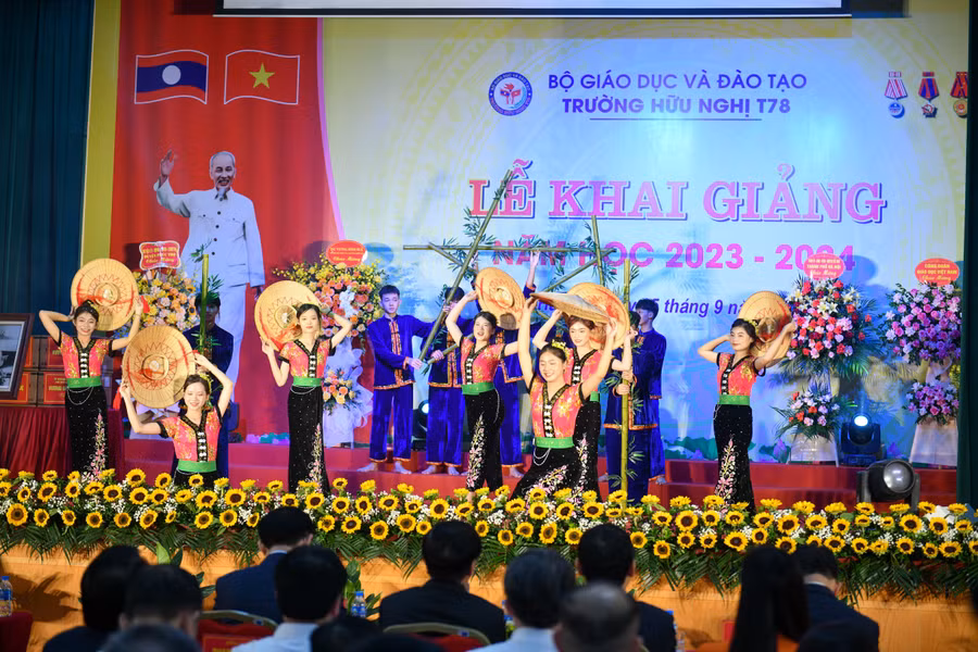 Nhiều tiết mục văn nghệ đặc sắc được học sinh Trường Hữu nghị T78 biểu diễn trong Lễ khai giảng.