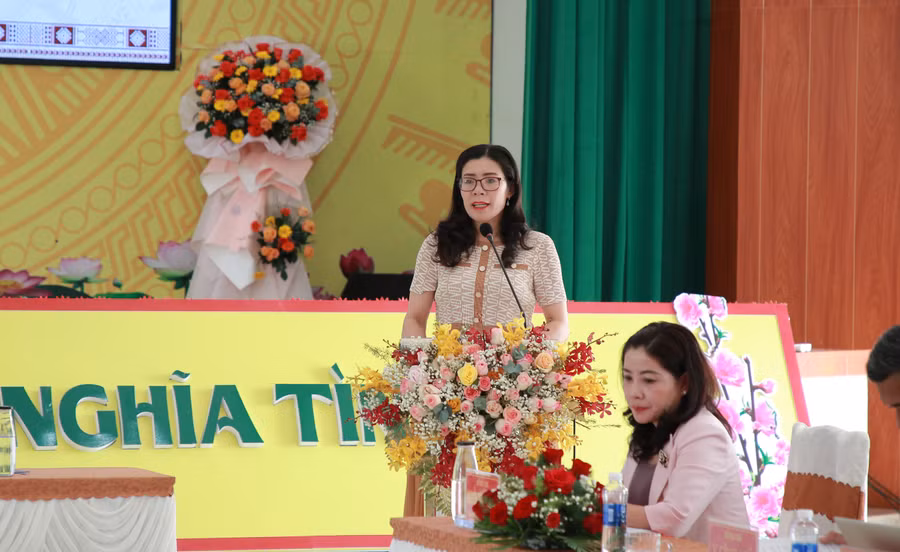 TS Lê Thị Thảo, Trưởng phòng GDTrH-GDTX, Sở GD&ĐT tham luận tại Hội nghị. (Ảnh: TT) TS Lê Thị Thảo, Trưởng phòng GDTrH-GDTX, Sở GD&ĐT tham luận tại Hội nghị. (Ảnh: TT)