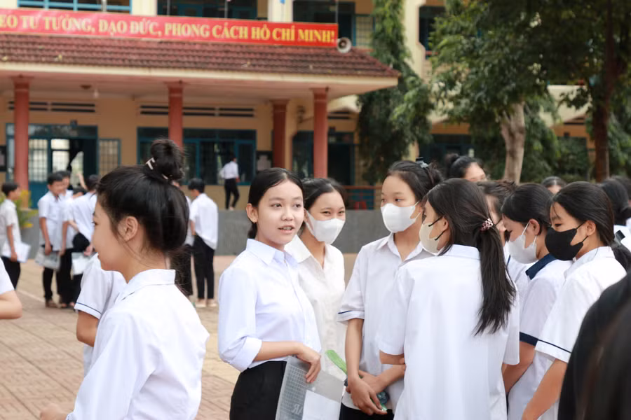 Các thí sinh tại Đắk Lắk hoàn thành kỳ thi tuyển sinh vào lớp 10 năm học 2024-2025. (Ảnh: Thành Tâm) Các thí sinh tại Đắk Lắk hoàn thành kỳ thi tuyển sinh vào lớp 10 năm học 2024-2025. (Ảnh: Thành Tâm)