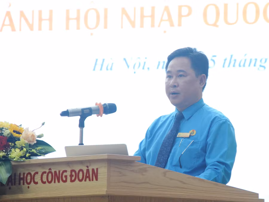 PGS.TS Lê Mạnh Hùng – Hiệu trưởng Trường ĐH Công đoàn phát biểu tại Hội thảo. PGS.TS Lê Mạnh Hùng – Hiệu trưởng Trường ĐH Công đoàn phát biểu tại Hội thảo.