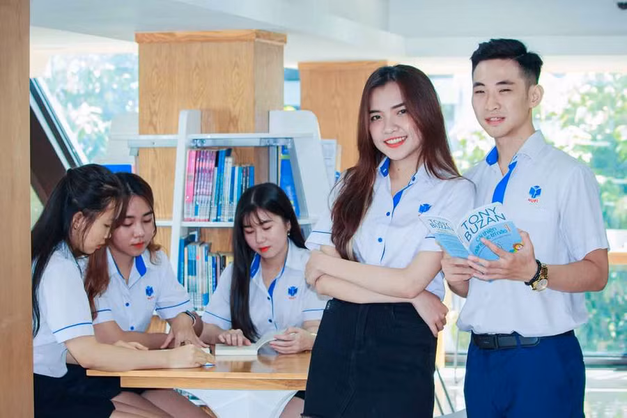 Sinh viên Trường ĐH Công nghiệp Thực phẩm TP Hồ Chí Minh - thời điểm chưa có dịch Covid-19.