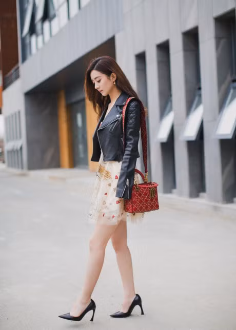 Luu Diec Phi va Trieu Le Dinh lien tuc mac dung vay ao - Anh 2