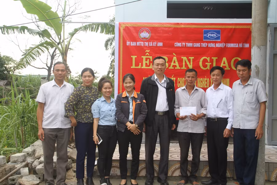 Công ty TNHH Gang thép Hưng NGhiệp Formosa Hà Tĩnh phối hợp với Uỷ ban MTTQ thị xã Kỳ Anh hỗ trợ xây dựng nhà đại đoàn kết cho hộ nghèo xã Kỳ Nam