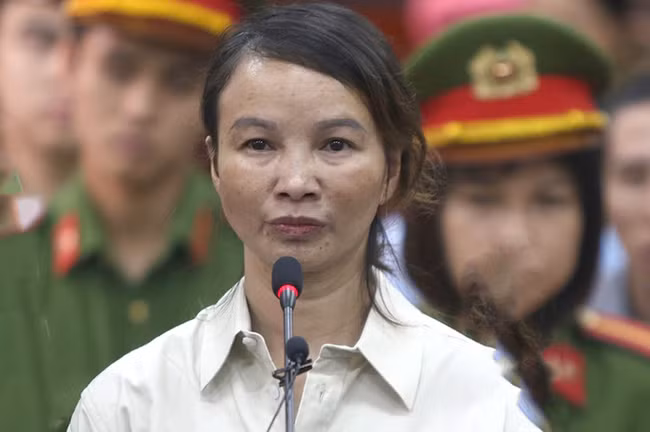 Bị cáo Trần Thị Hiền - mẹ nữ sinh giao gà bị sát hại ở Điện Biên tại phiên tòa trước đó.