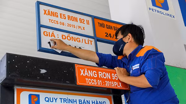 Xăng dầu lại đồng loạt tăng giá lần thứ 5 liên tiếp
