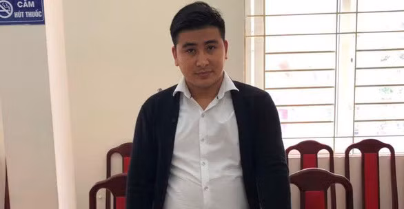 Dùng dây trói người yêu của bạn trong ôtô để cưỡng hiếp