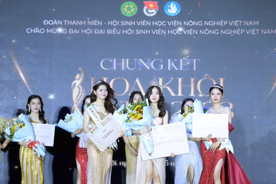 Tốp 3 thí sinh xuất sắc nhất cuộc thi, với các danh hiệu: Hoa khôi, Á khôi 1 và Á khôi 2. Tốp 3 thí sinh xuất sắc nhất cuộc thi, với các danh hiệu: Hoa khôi, Á khôi 1 và Á khôi 2.
