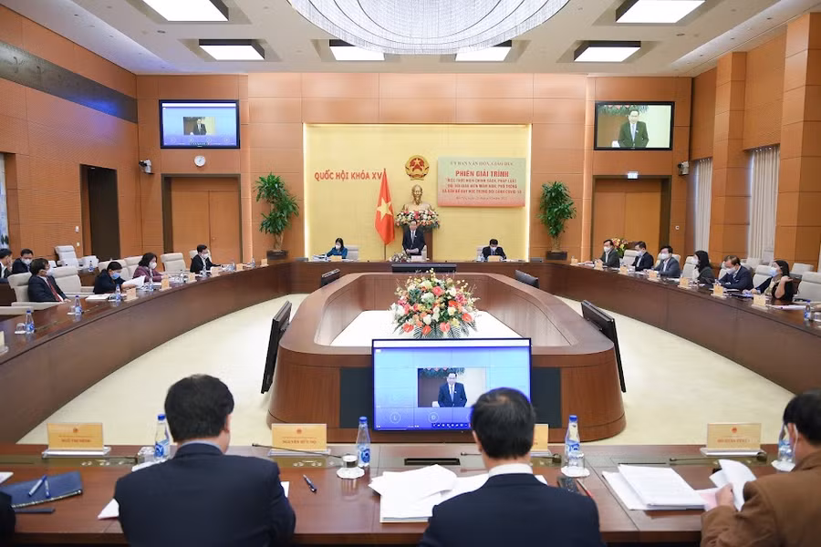 Phiên giải trình về việc triển khai dạy học trong bối cảnh Covid-19.