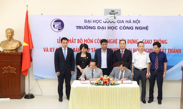 Lãnh đạo 2 nhà trường ký kết thoả thuận hợp tác