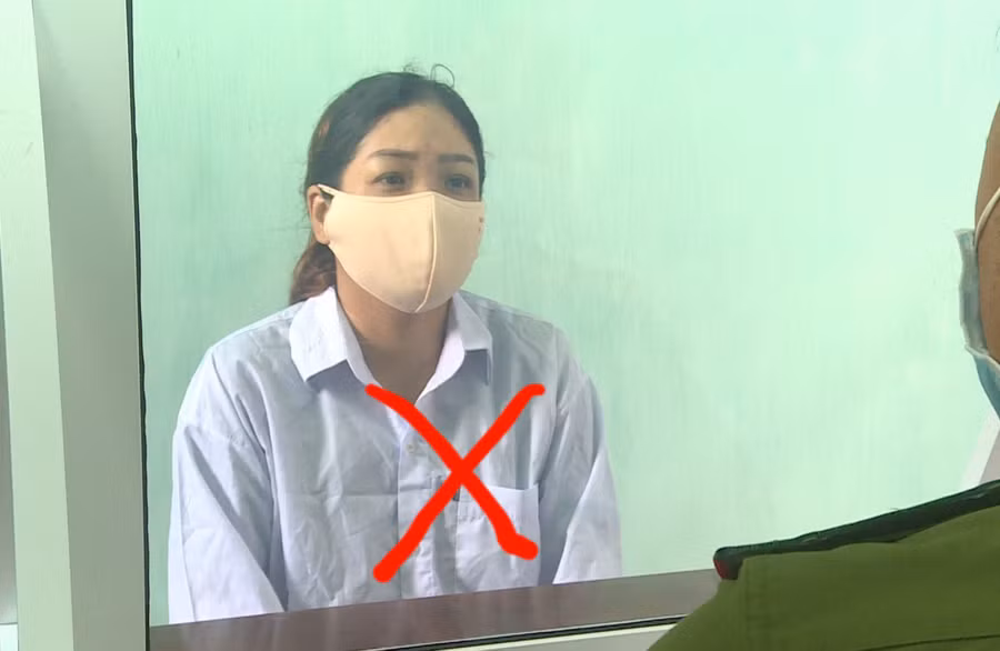 Đối tượng Nguyễn Thị Hiền làm việc với cơ quan công an.