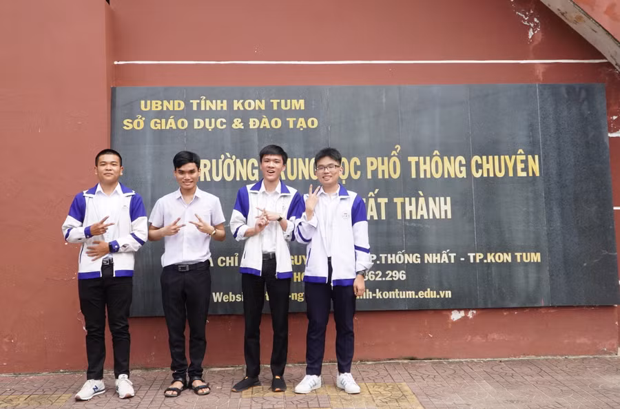 4 học sinh Trường THPT chuyên Nguyễn Tất Thành là thủ khoa khối A0, A1, B và C của tỉnh Kon Tum trong Kỳ thi tốt nghiệp THPT 2023.