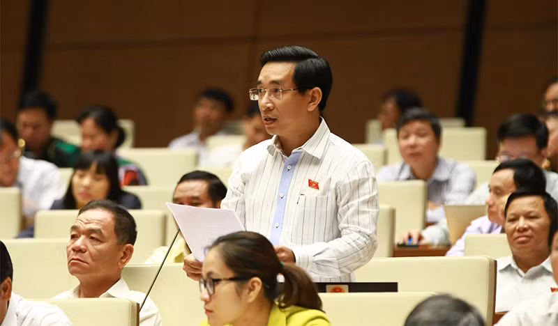 Đại biểu Nguyễn Văn Cảnh - Đoàn Bình Định thảo luận tại hội trường