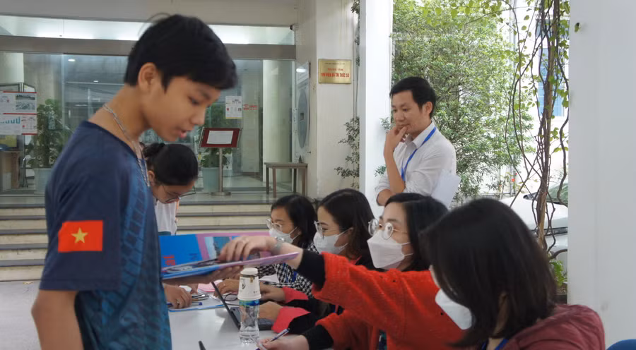 Thí sinh tham dự Kỳ thi đánh giá năng lực do ĐH Quốc gia Hà Nội tổ chức năm 2023.