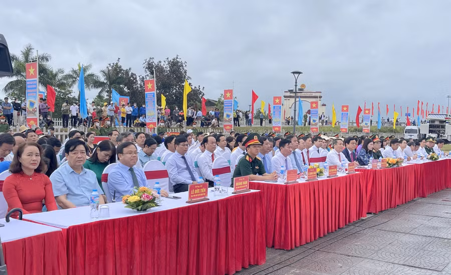 Lãnh đạo tỉnh Quảng Trị tham dự Ngày hội Thống nhất non sông.