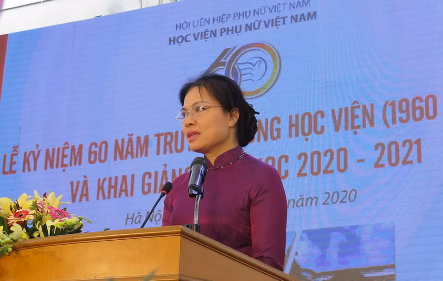 Đồng chí Hà Thị Nga – Chủ tịch Hội LHPN Việt Nam phát biểu tại buổi lễ