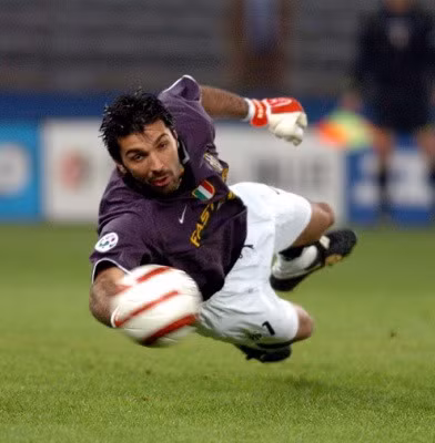 Buffon vẫn gắn bó với Juventus.