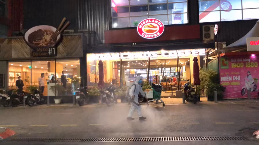 Cũng trong tối ngày 24/5 BigC đã ra thông báo đóng cửa đến với khách hàng và chủ các gian hàng.