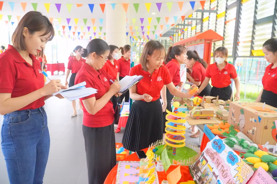 Giáo dục STEM đề cao đến việc hình thành và phát triển năng lực giải quyết vấn đề cho người học. Giáo dục STEM đề cao đến việc hình thành và phát triển năng lực giải quyết vấn đề cho người học.