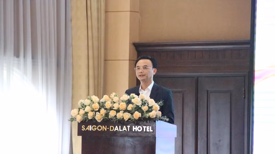 Vụ trưởng Vụ Tổ chức cán bộ Nguyễn Viết Lộc phát biểu tại chương trình tập huấn.