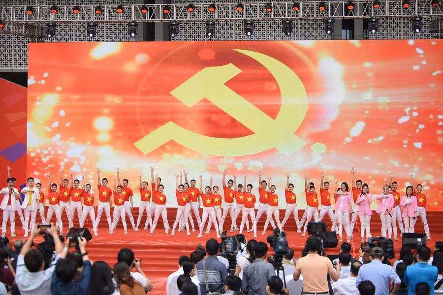 Tiết mục văn nghệ chào mừng buổi lễ.