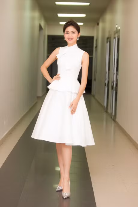 Hai nang A hau Viet Nam cung nhau lam nao loan san catwalk - Anh 2