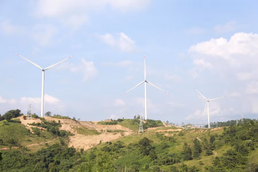 Tỉnh Quảng Trị hiện có 12 dự án điện gió đang triển khai với tổng công suất 454 MW. Tỉnh Quảng Trị hiện có 12 dự án điện gió đang triển khai với tổng công suất 454 MW.