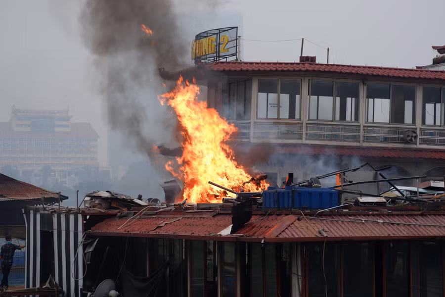 Các du thuyền ở đây đều là các tàu lớn, chiếm rất nhiều diện tích mặt nước.