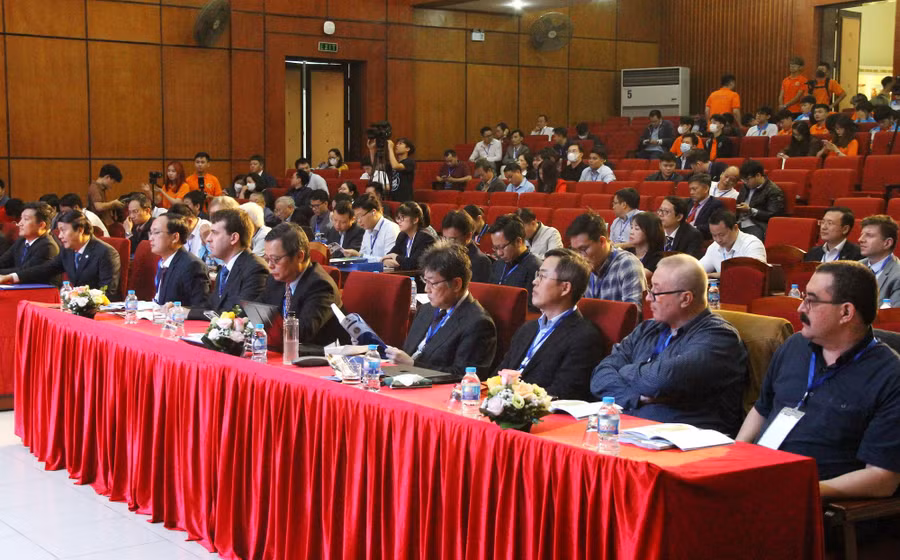 Các chuyên gia, nhà khoa học trong và ngoài nước tham dự hội thảo. Các chuyên gia, nhà khoa học trong và ngoài nước tham dự hội thảo.