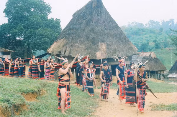 Tung tung, Ya yas - Vũ điệu dâng trời đất của người Cơ Tu ảnh 1 Tung tung, Ya yas - Vũ điệu dâng trời đất của người Cơ Tu ảnh 1