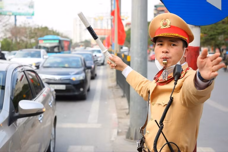 Thời gian thực hiện kế hoạch Cao điểm kiểm tra, kiểm soát bảo đảm trật tự, an toàn giao thông từ ngày 15/4/2022 đến hết ngày 15/5/2022.