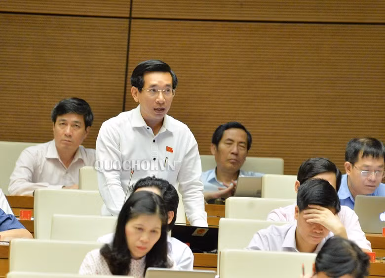 Đại biểu Nguyễn Văn Cảnh: Đề nghị Quốc hội cần xem xét đưa vào Chương trình xây dựng luật, pháp lệnh năm 2019 kế hoạch sửa đổi Luật Giao thông đường bộ Đại biểu Nguyễn Văn Cảnh: Đề nghị Quốc hội cần xem xét đưa vào Chương trình xây dựng luật, pháp lệnh năm 2019 kế hoạch sửa đổi Luật Giao thông đường bộ