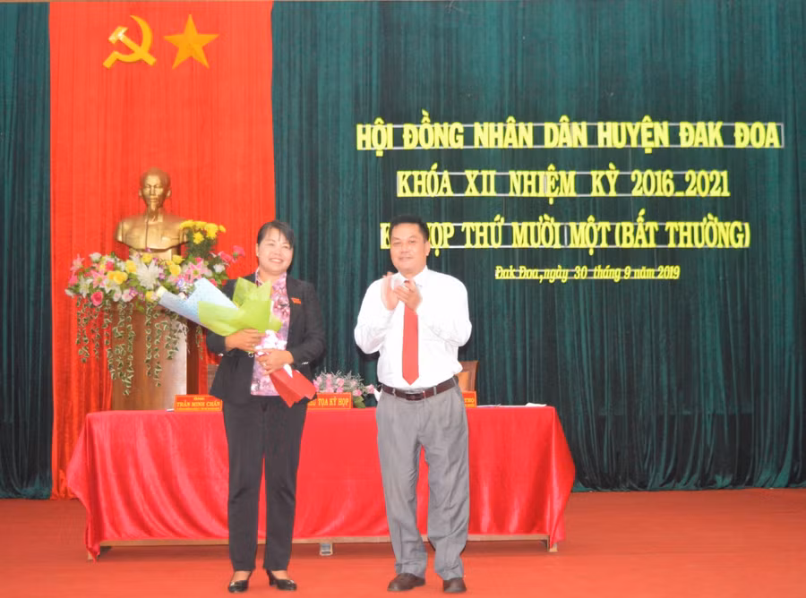 Bà Giang H’Đan khi được bổ nhiệm giữ chức Phó Chủ tịch UBND huyện Đak Đoa.