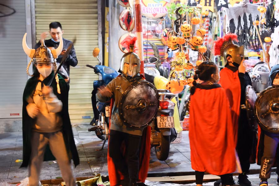 Đồ chơi kinh dị thu hút giới trẻ trước ngày Halloween ảnh 8
