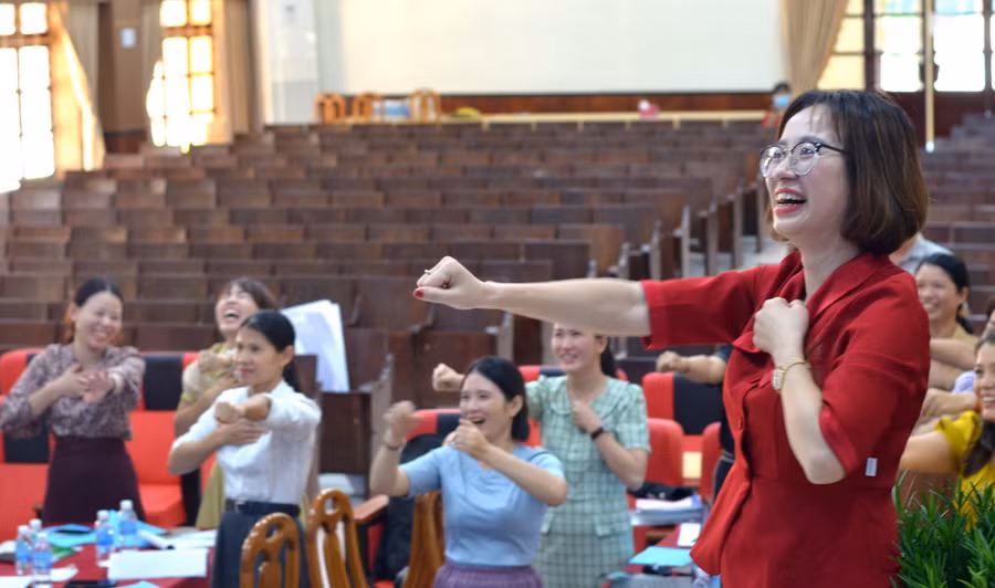 Chất lượng giáo dục được quyết định bởi chất lượng của đội ngũ các nhà sư phạm. Chất lượng giáo dục được quyết định bởi chất lượng của đội ngũ các nhà sư phạm.