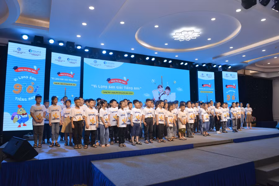 Tại cuộc thi các bạn học sinh còn được tham gia vào các trò chơi vui nhộn.