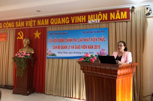 Đồng Tháp đổi mới việc cập nhật kiến thức cho cán bộ quản lý và giáo viên ảnh 2 Đồng Tháp đổi mới việc cập nhật kiến thức cho cán bộ quản lý và giáo viên ảnh 2